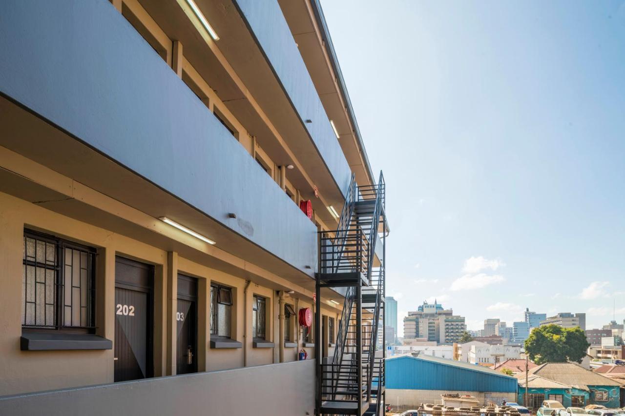 N1 Hotel Rotten Row Harare Bagian luar foto