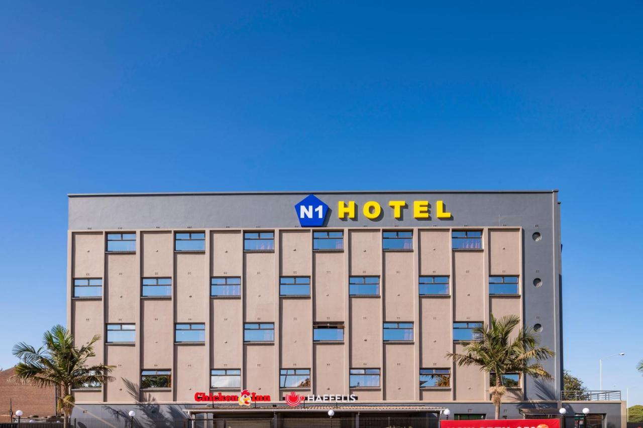 N1 Hotel Rotten Row Harare Bagian luar foto