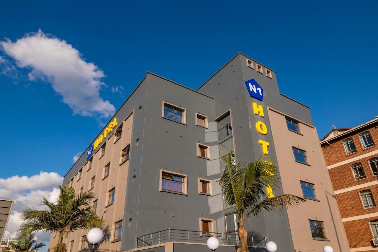 N1 Hotel Rotten Row Harare Bagian luar foto