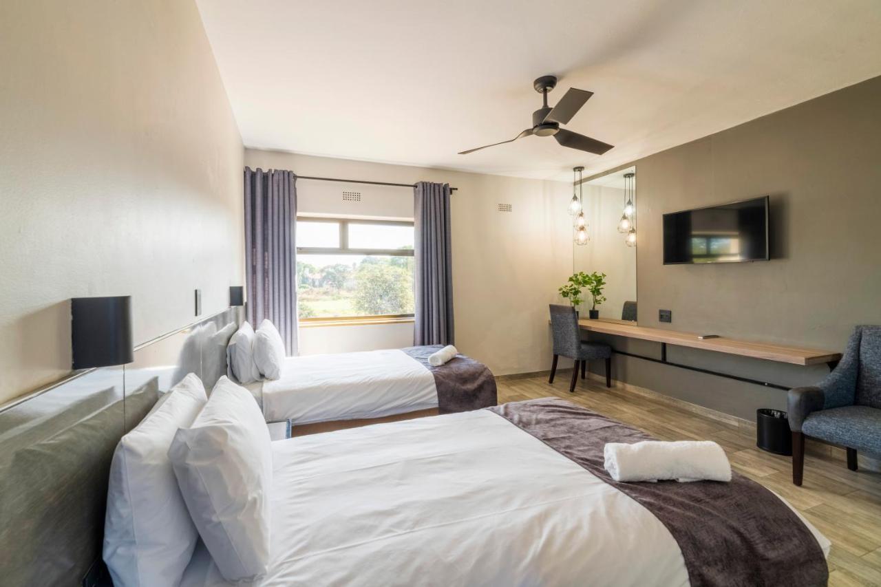 N1 Hotel Rotten Row Harare Bagian luar foto