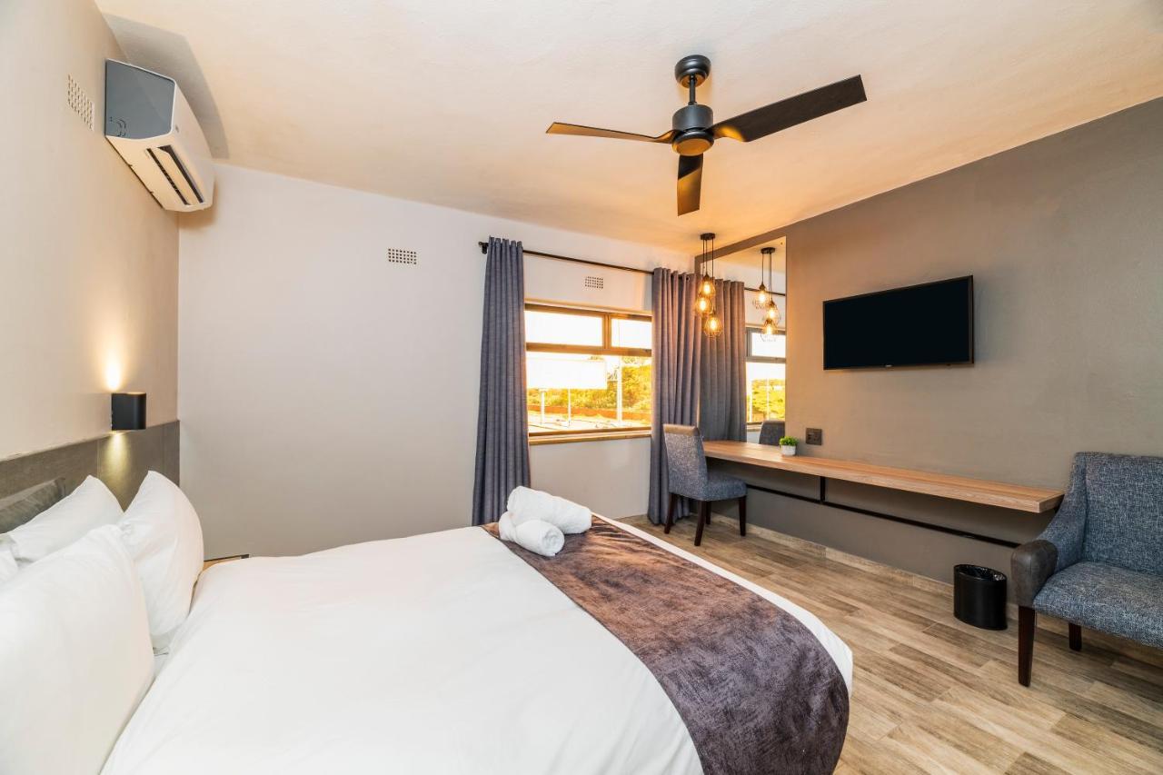N1 Hotel Rotten Row Harare Bagian luar foto