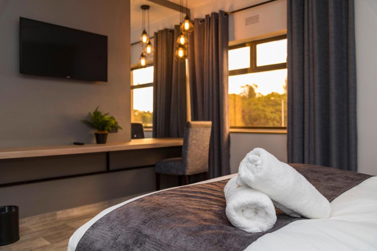 N1 Hotel Rotten Row Harare Bagian luar foto